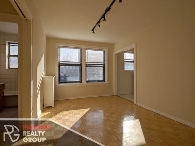 Building Photo - 737 W Belmont Ave