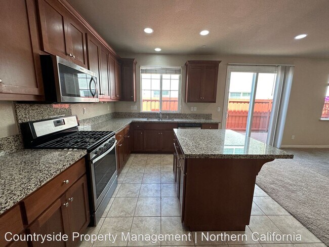 Building Photo - 4 br, 2.5 bath House - 2001 Sycamore Grove...