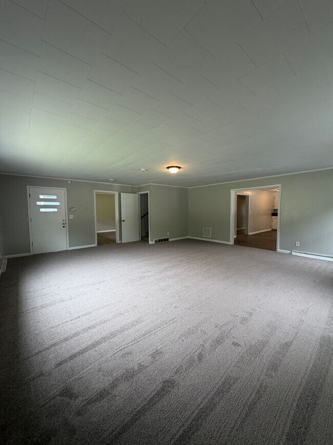 Building Photo - 196 Perkinsville Dr