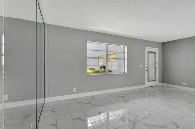Building Photo - 152 Burgandy Way