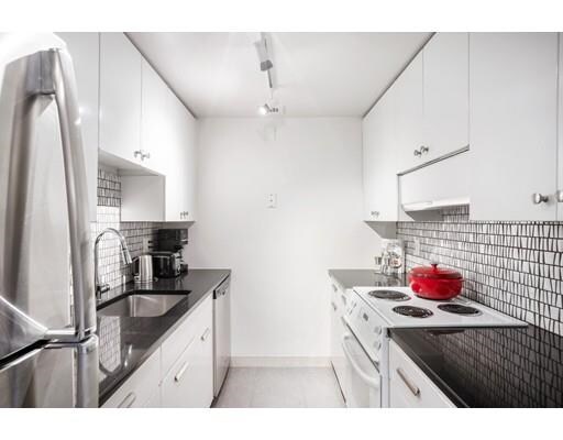 Building Photo - 220 Boylston St