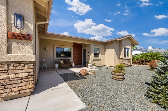 Building Photo - Beautiful custom home for rent