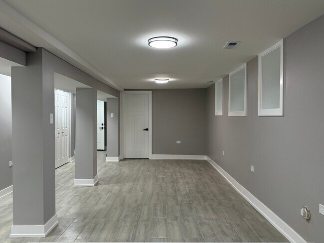Building Photo - 7626 S Normal Ave