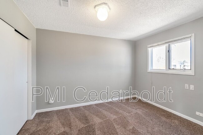 Building Photo - 2850 S Cherry Way