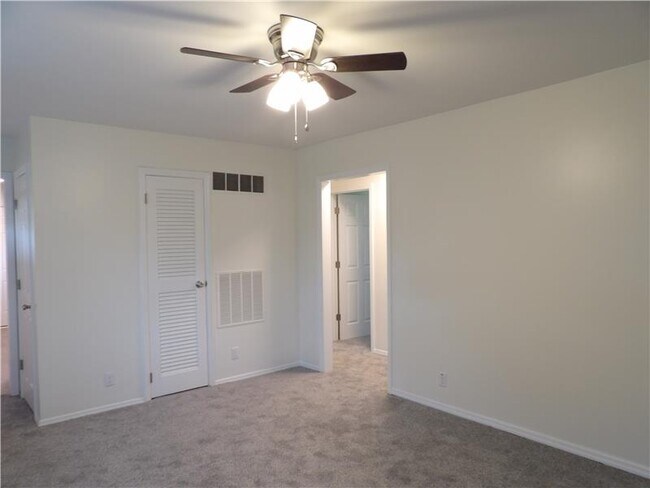 Building Photo - 3390 Cedar Tree Ln