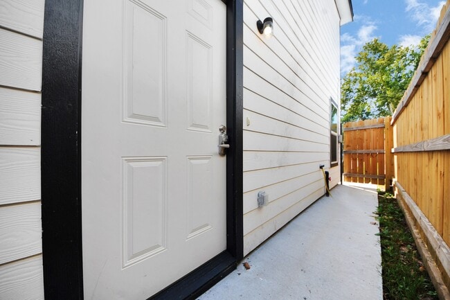 Building Photo - 8125 Laura Koppe Rd