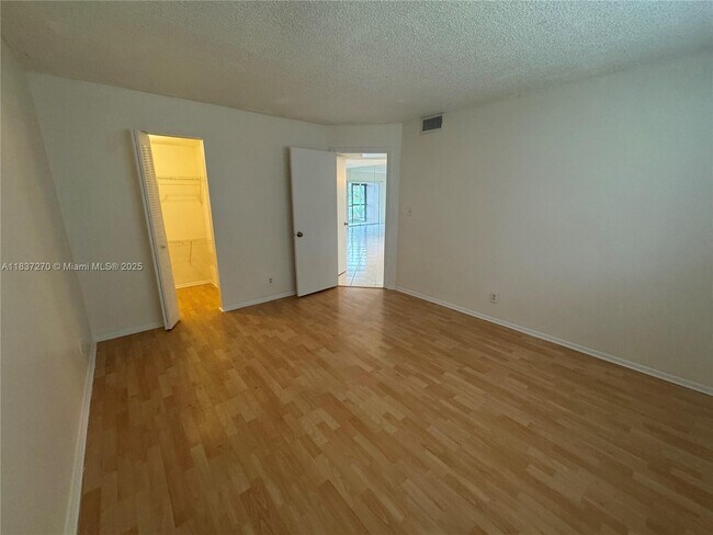 Foto del edificio - 8051 S Colony Cir