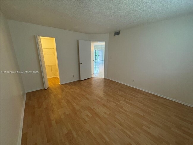 Building Photo - 8051 S Colony Cir