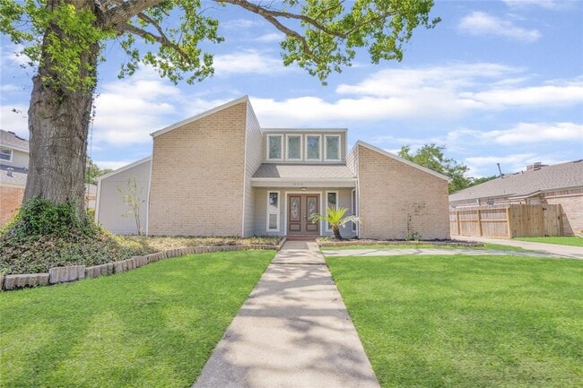 Building Photo - 15715 Creekhaven Dr