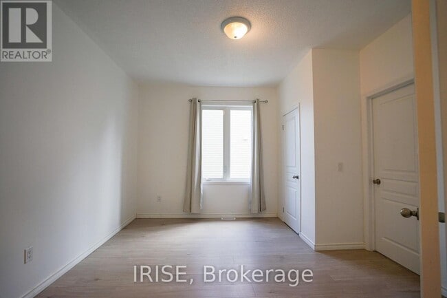 Building Photo - 688 Prince of Wales Dr