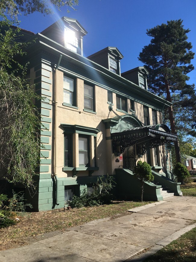 Foto del edificio - 2480 Van Buren Ave