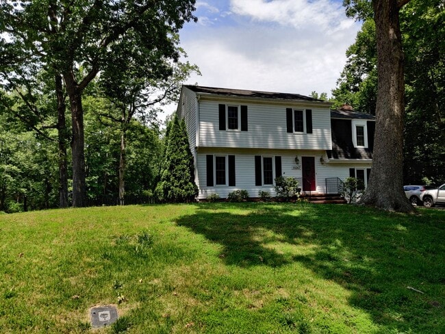 Foto del edificio - 4 bedroom home with large detached garage