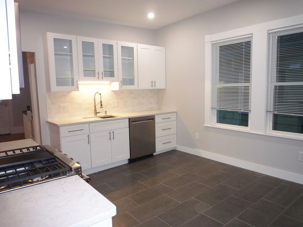 Foto principal - 12 Seven Pines Ave