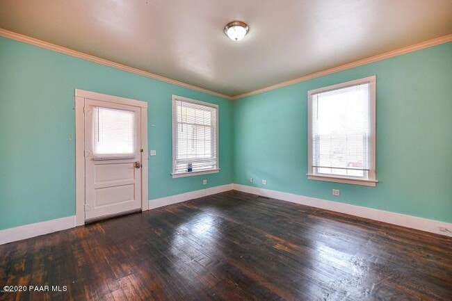 Building Photo - 658 W Gurley St