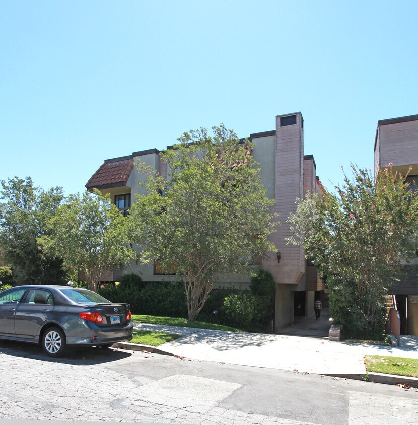 Building Photo - 1050 Grover Ave