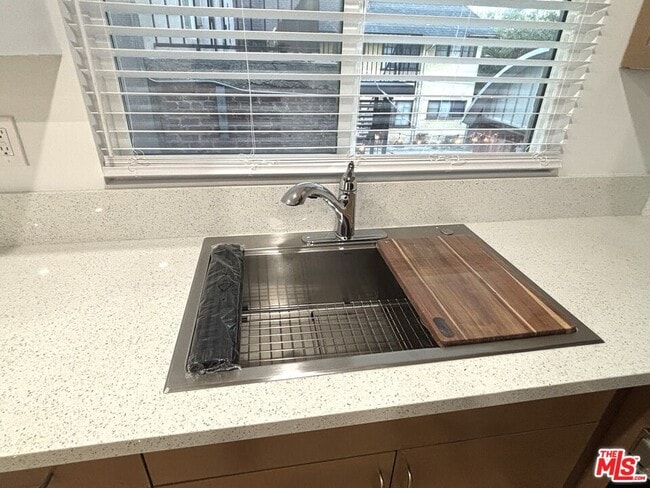 Building Photo - 2115 Venice Blvd.