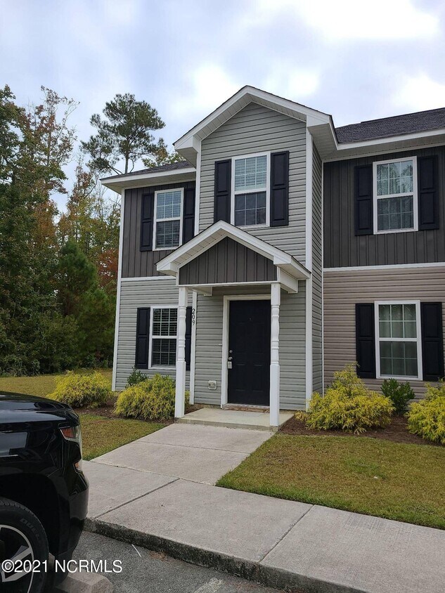 Primary Photo - 209 E Murrow Ln