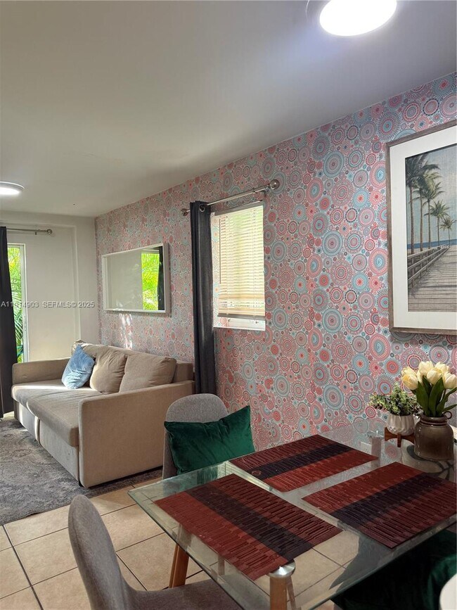 Building Photo - 821 SW 2nd St