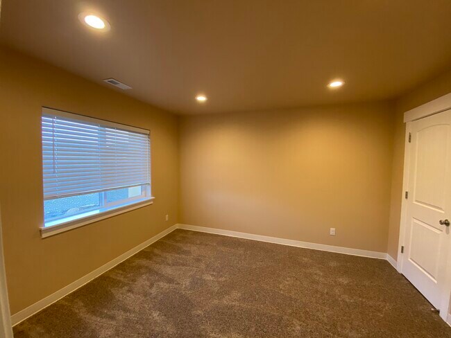 Building Photo - 4500 Rosencrans St