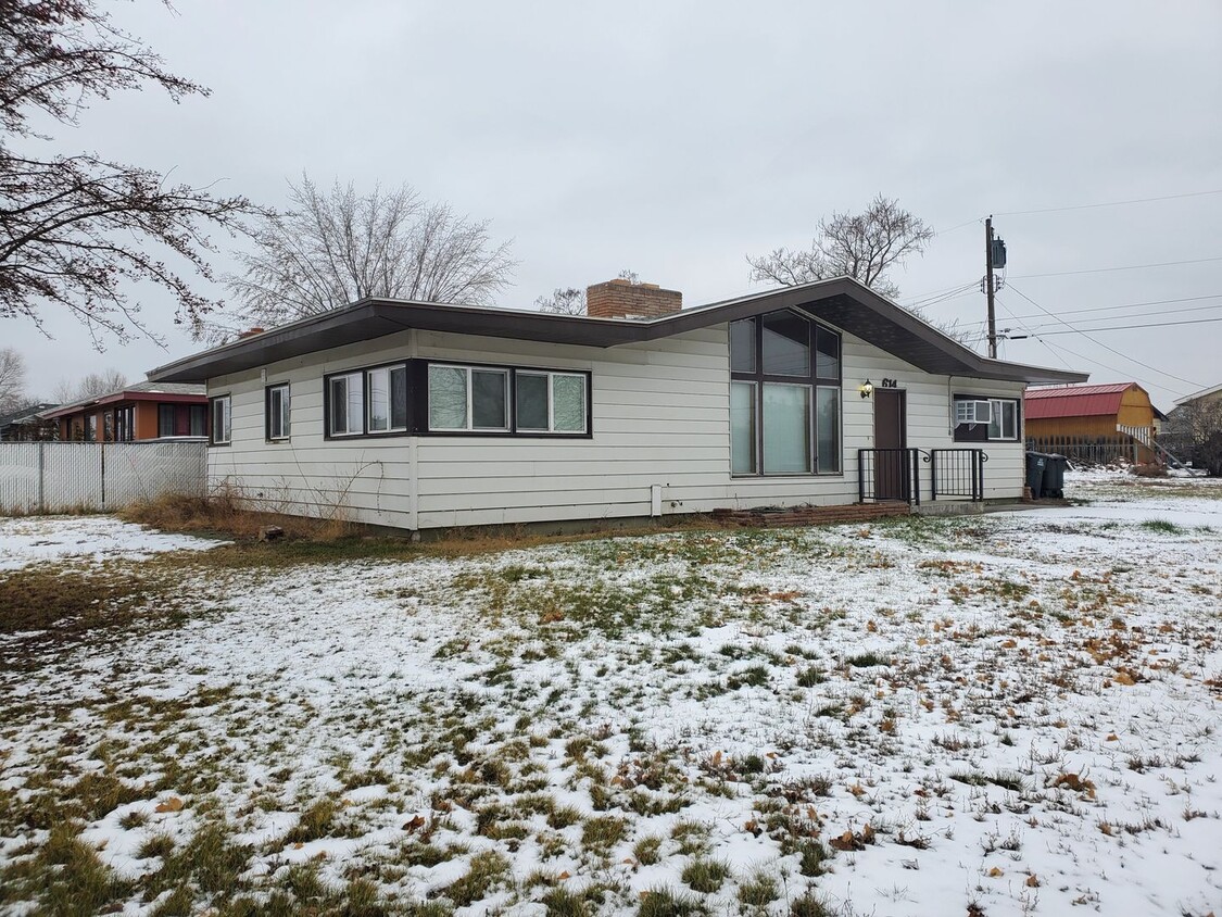 Primary Photo - Corner Lot 3 Bed 1 Bath Home