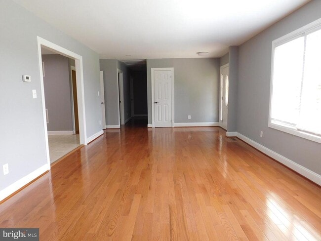 Foto del edificio - 43160 Evans Pond Rd