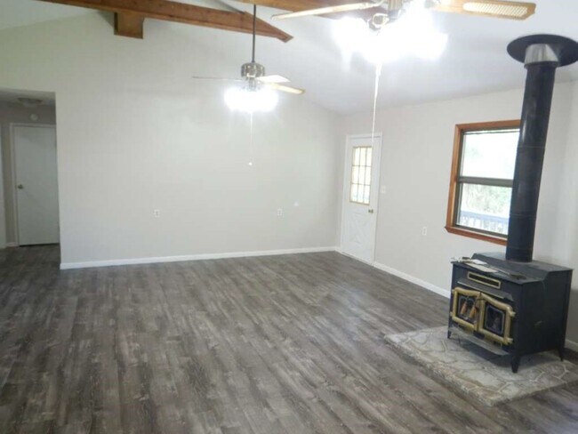 Foto del edificio - 203 Ferguson Dr