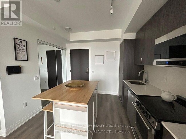 Photo du bâtiment - 412 Silver Maple Rd