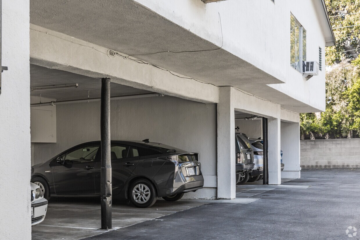 Carports - Stanley Gardens Apts - Spacious, Bright and Beatiful One Bedroom! CALL NOW!