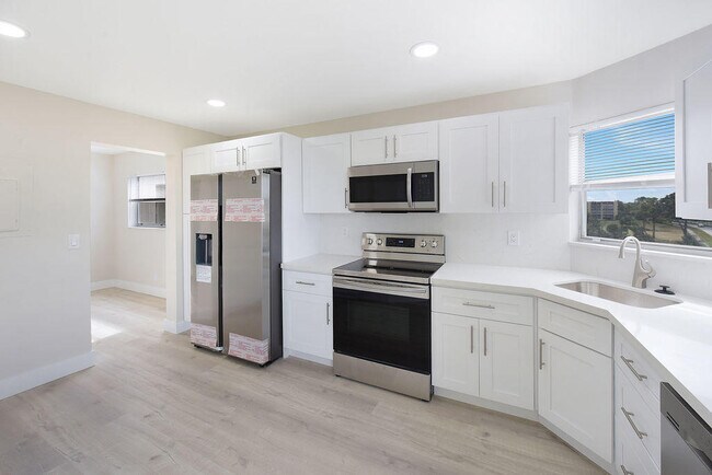 Building Photo - 3590 Via Poinciana