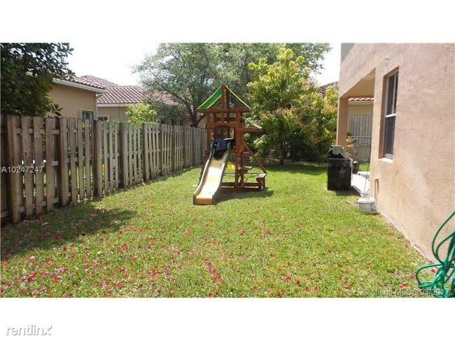 Building Photo - 3817 SW 167th Ter