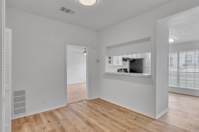 Building Photo - 6044 Stoneybrook Dr