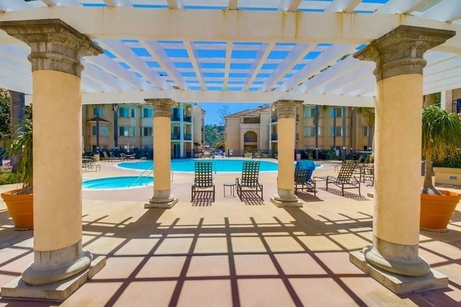 Foto del edificio - 550 Camino De La Reina