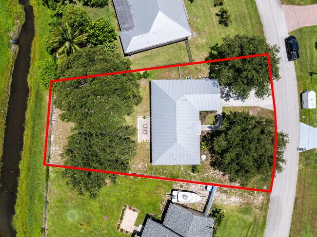 Building Photo - 522 SW S Quick Cir