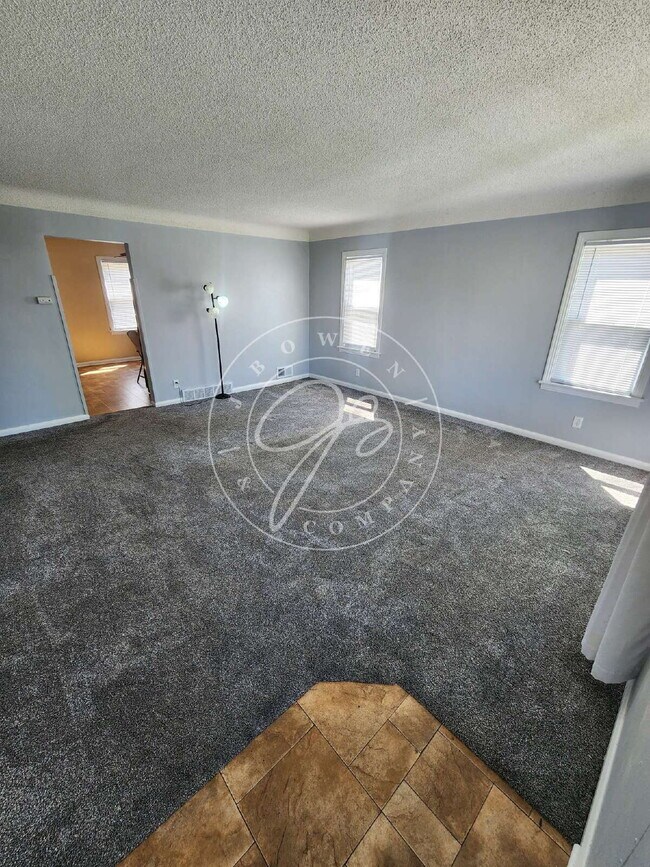Foto del edificio - "Charming 2-Bedroom Haven on Luscombe Drive with Spacious 1105 sq ft Layout!"