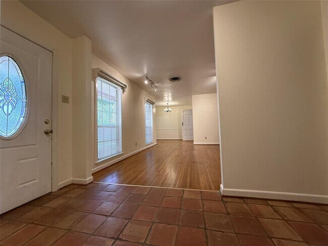 Foto del edificio - 10607 Clematis Ln