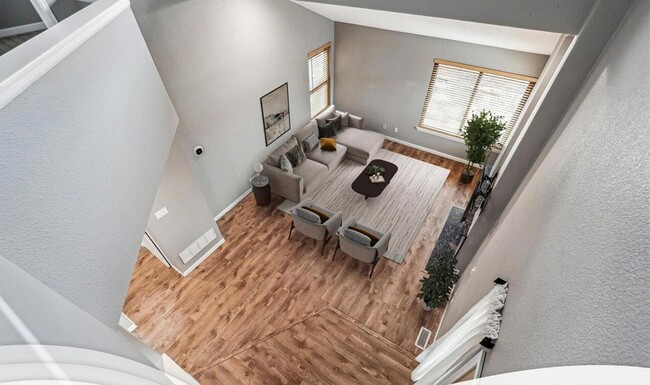 Building Photo - Gorgeous 2+ Bedroom 3 Bath Townhouse with ...