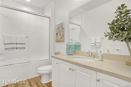 Building Photo - 4 br, 3 bath Duplex - 385 N Avelina Way