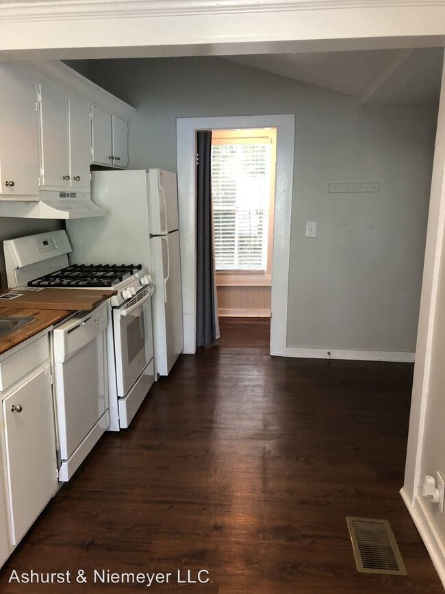 Building Photo - 2 br, 1.5 bath House - 19 Fels Ave