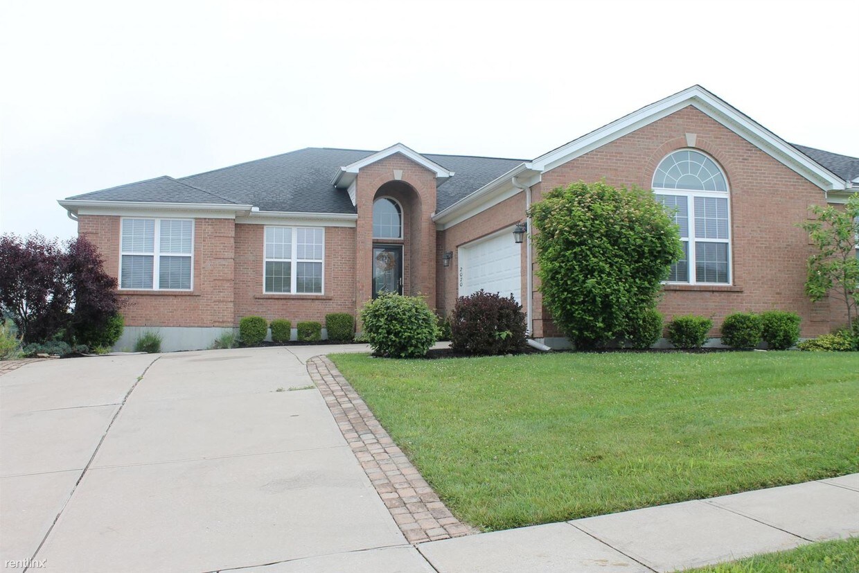 3 br, 3 bath Condo - 2070 Chris Court - 3 br, 3 bath Condo - 2070  Chris  Court