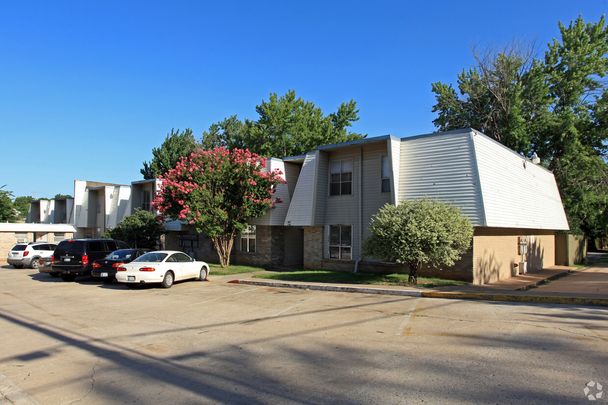 Building Photo - Woodward Manor