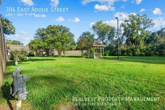 Foto del edificio - 304 E Adoue St