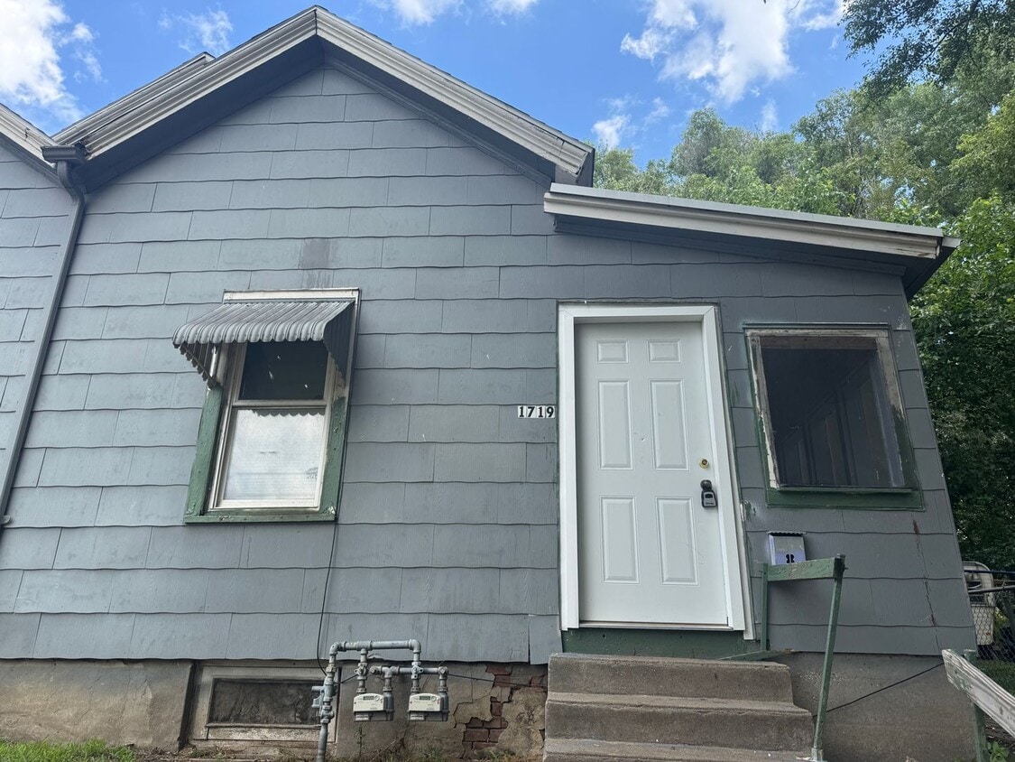 Primary Photo - 1717 Center St