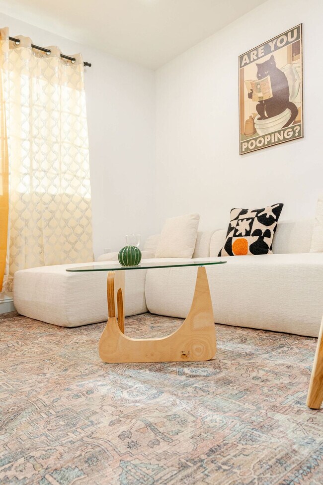 Foto del edificio - 1384 Ridge Ave
