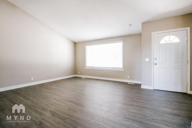 Building Photo - 5888 Cilma Dr