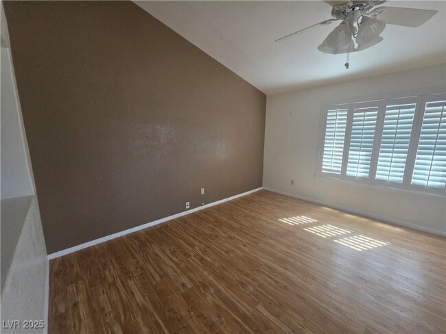 Foto del edificio - 380 E Happy Canyon Rd