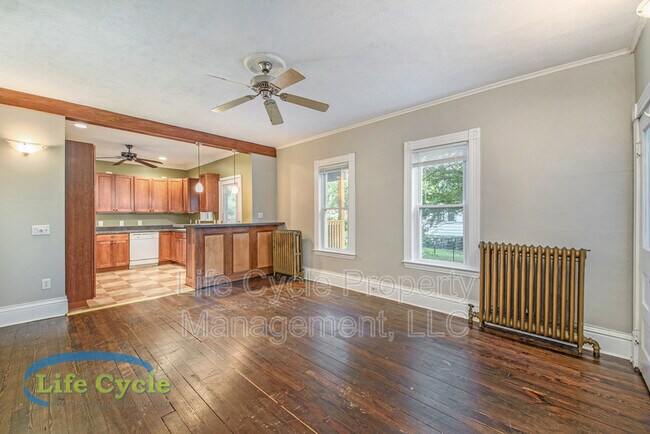 Foto del edificio - 241 Lane Ave NW