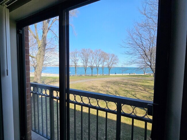 Building Photo - 65 N Point Dr