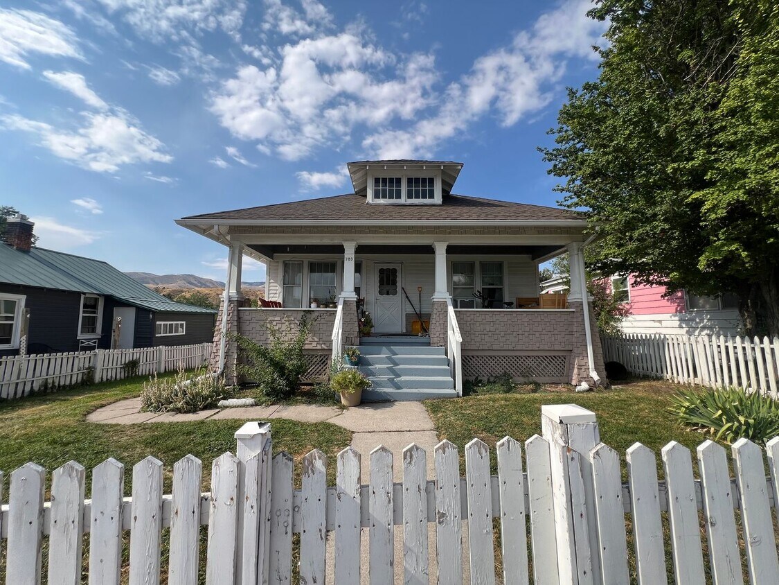 Primary Photo - 739 S Arthur Ave