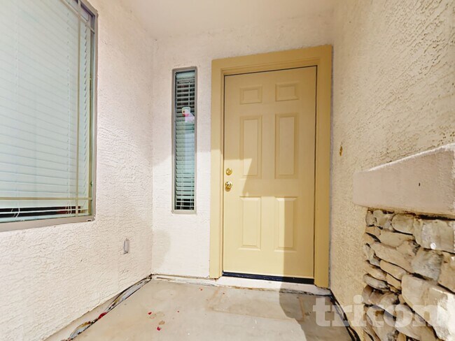 Building Photo - 4442 W Apollo Rd