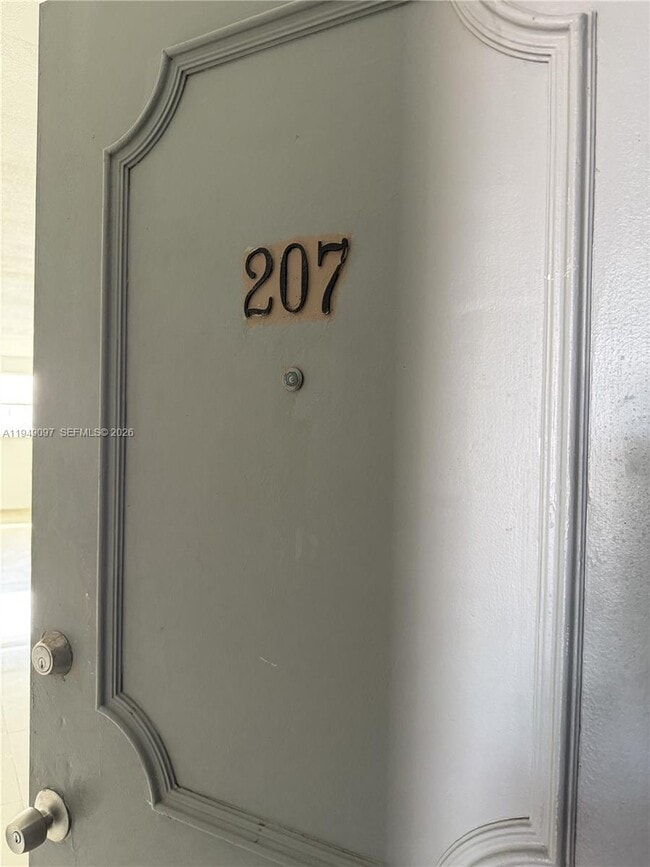 Building Photo - 300 NE 1st Ct